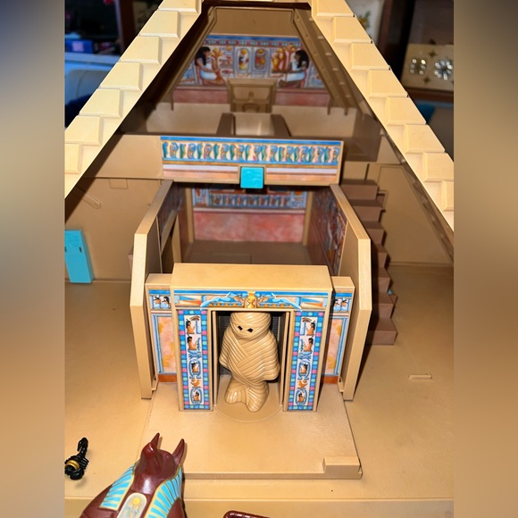 Playmobil 4240 Egyptian Pyramid History Set
Retired 2009
Accessories included - Picture 5 of 11